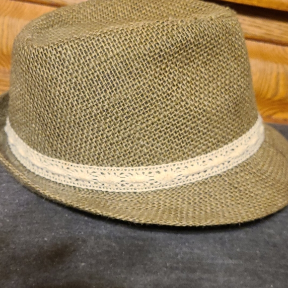 Fedora - Picture 3 of 4